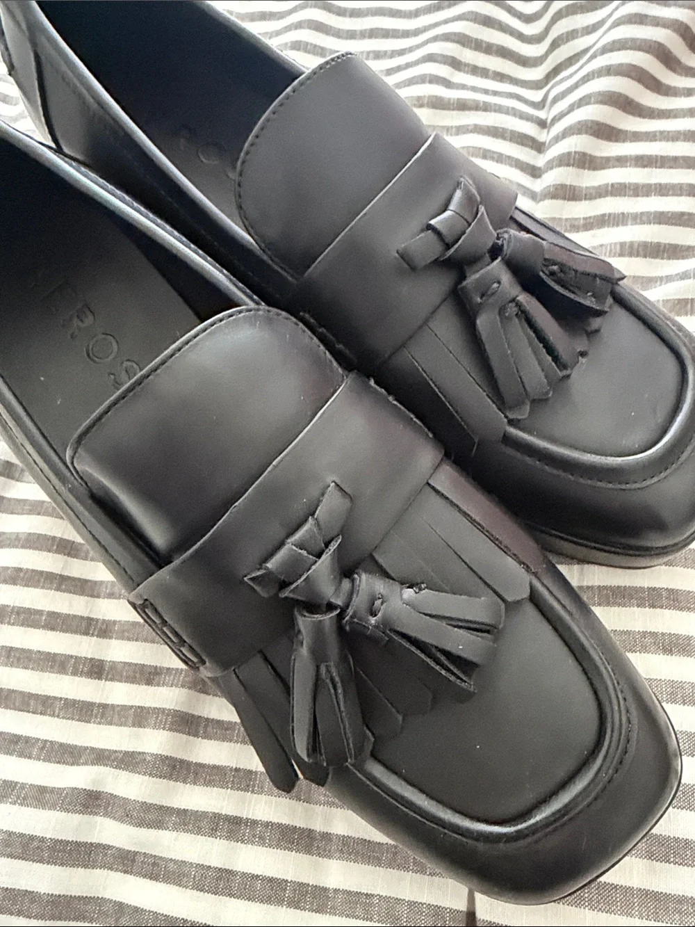 AEROSOLES Black Womens Tassel Loafers Wedges
